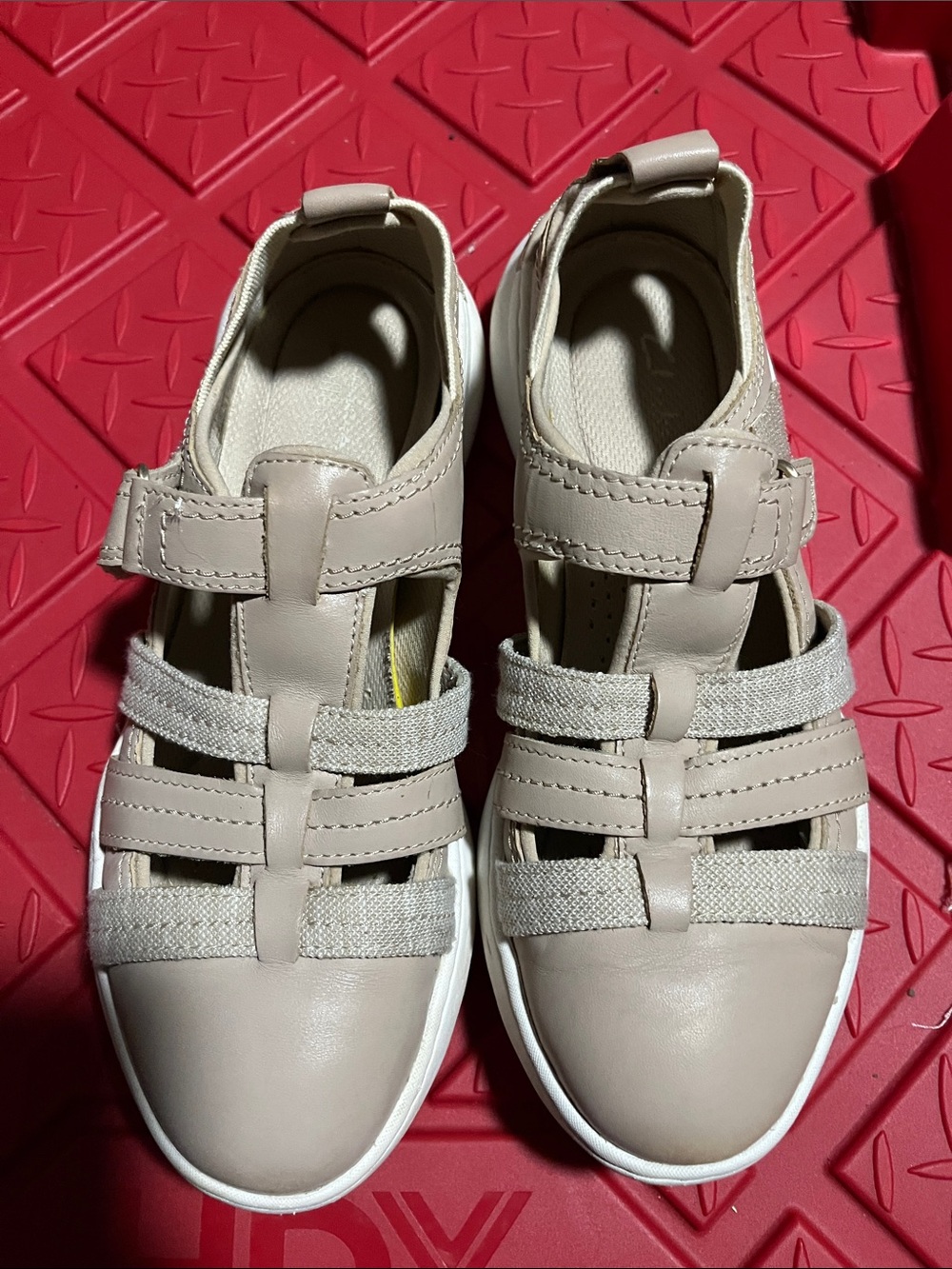 Clark’s Women’s Casual Strappy Sneaker Sandal - Taupe size 8M.